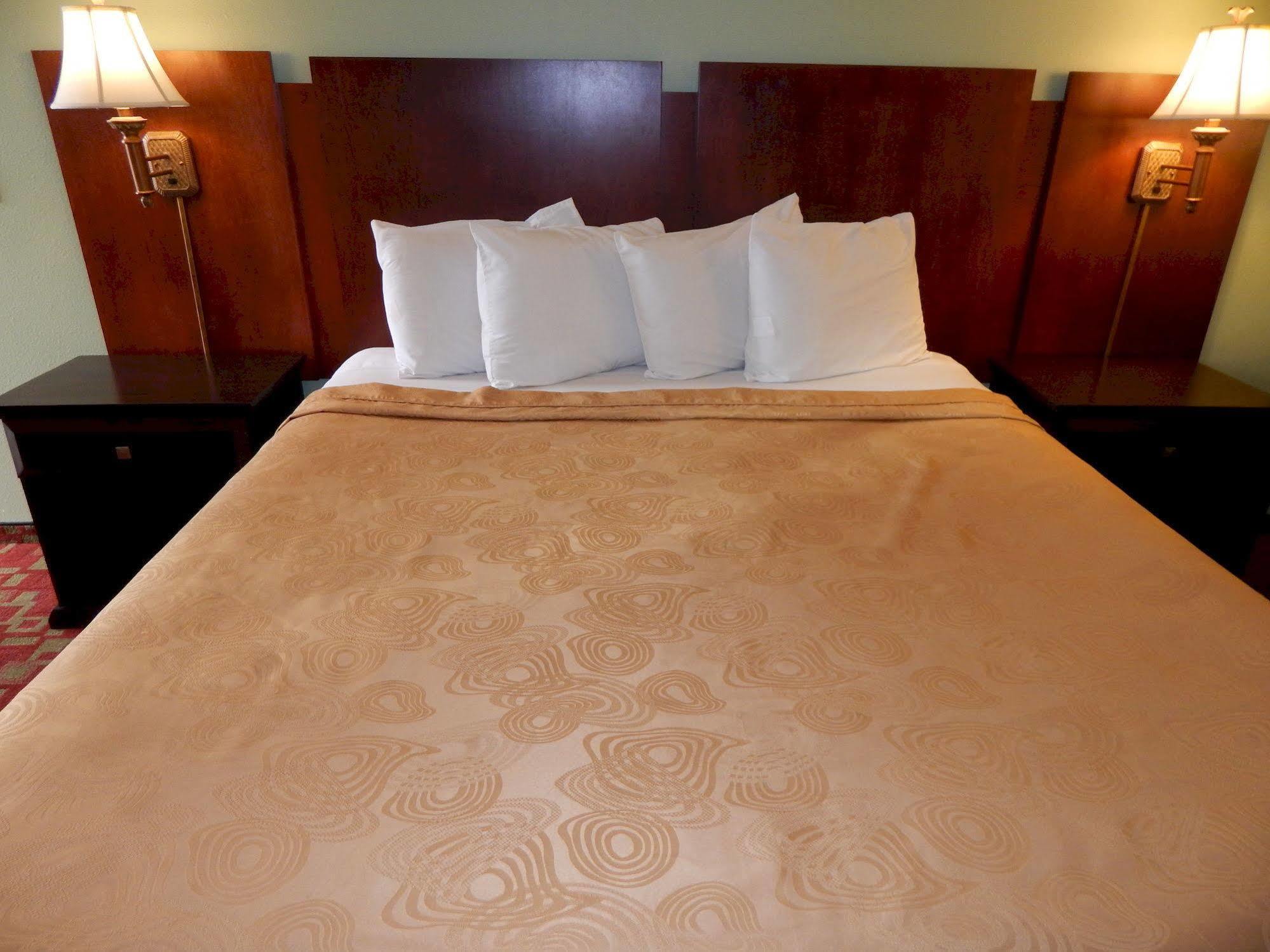 Rancho California Inn เทเมคิวลา ภายนอก รูปภาพ