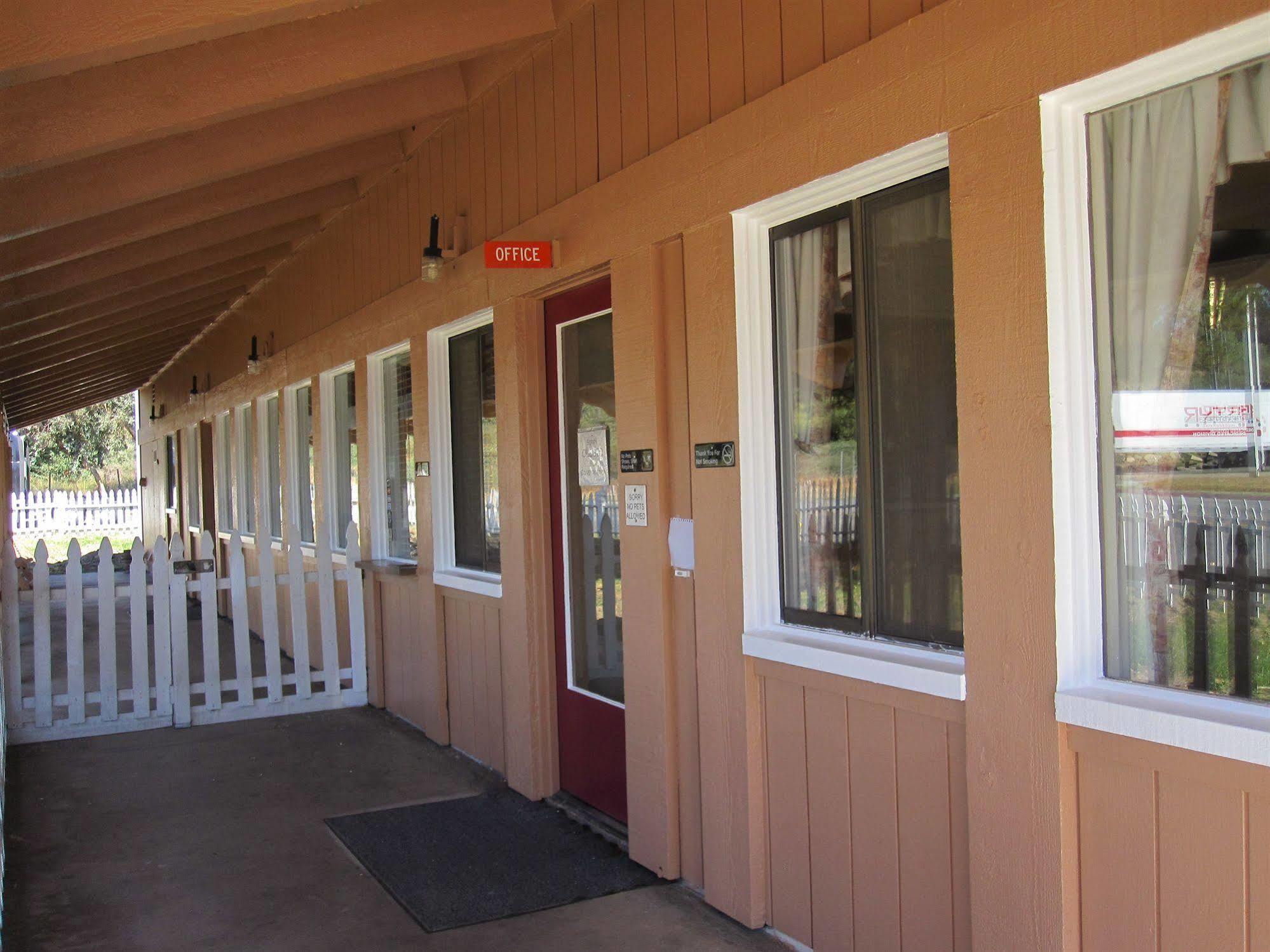 Rancho California Inn เทเมคิวลา ภายนอก รูปภาพ